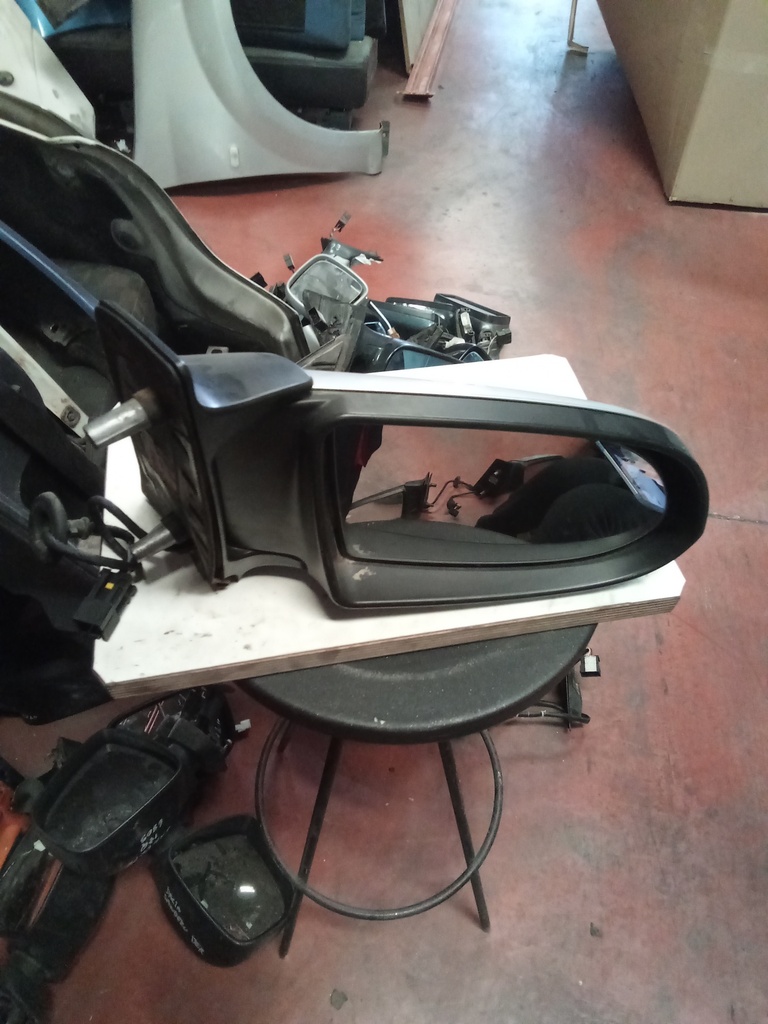 Retrovisor derecho opel zafira a '05