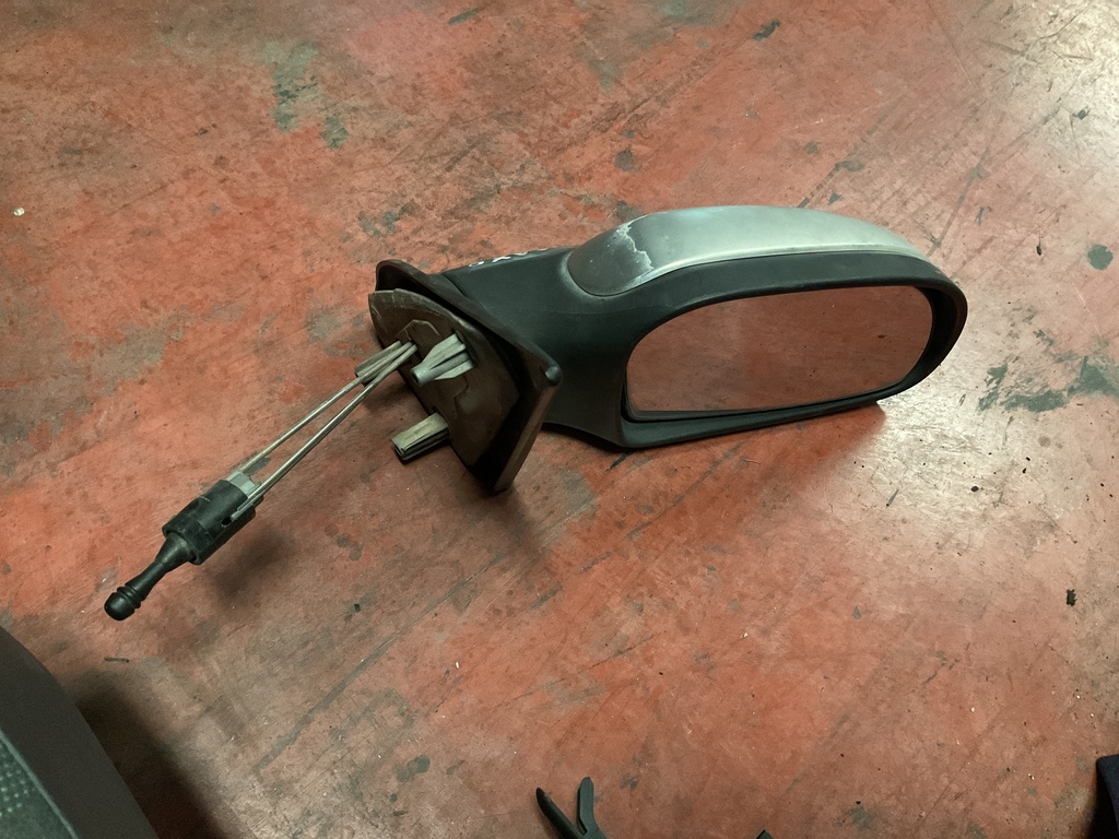 Retrovisor derecho citroen saxo ‘99