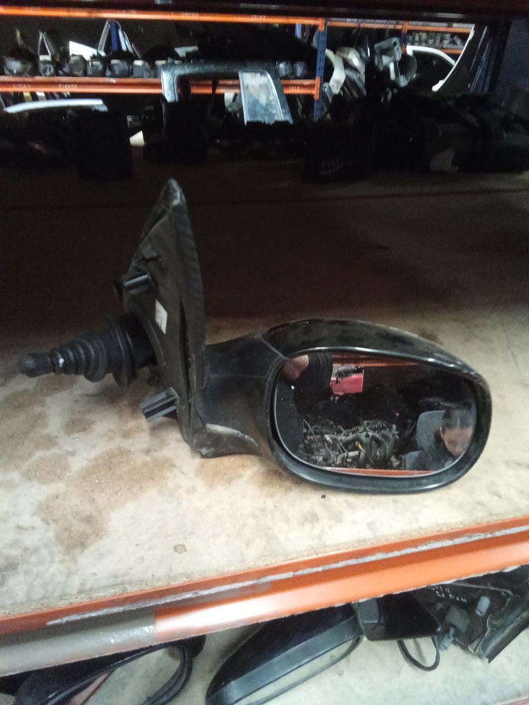 Retrovisor derecho manual peugeot 206 '03