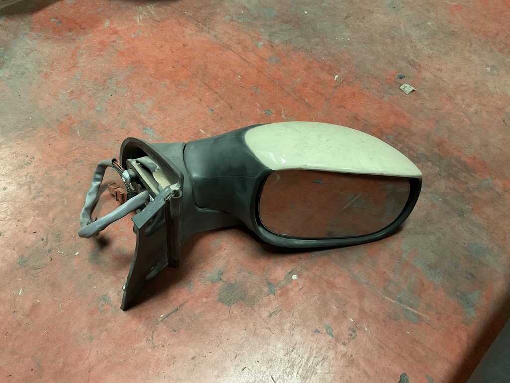 Retrovisor derecho peugeot 1007 ‘05