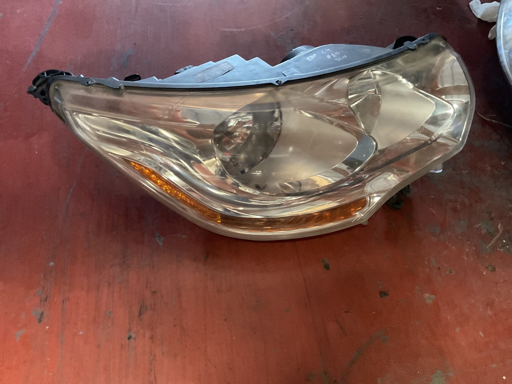 Faro derecho citroen c4 2010