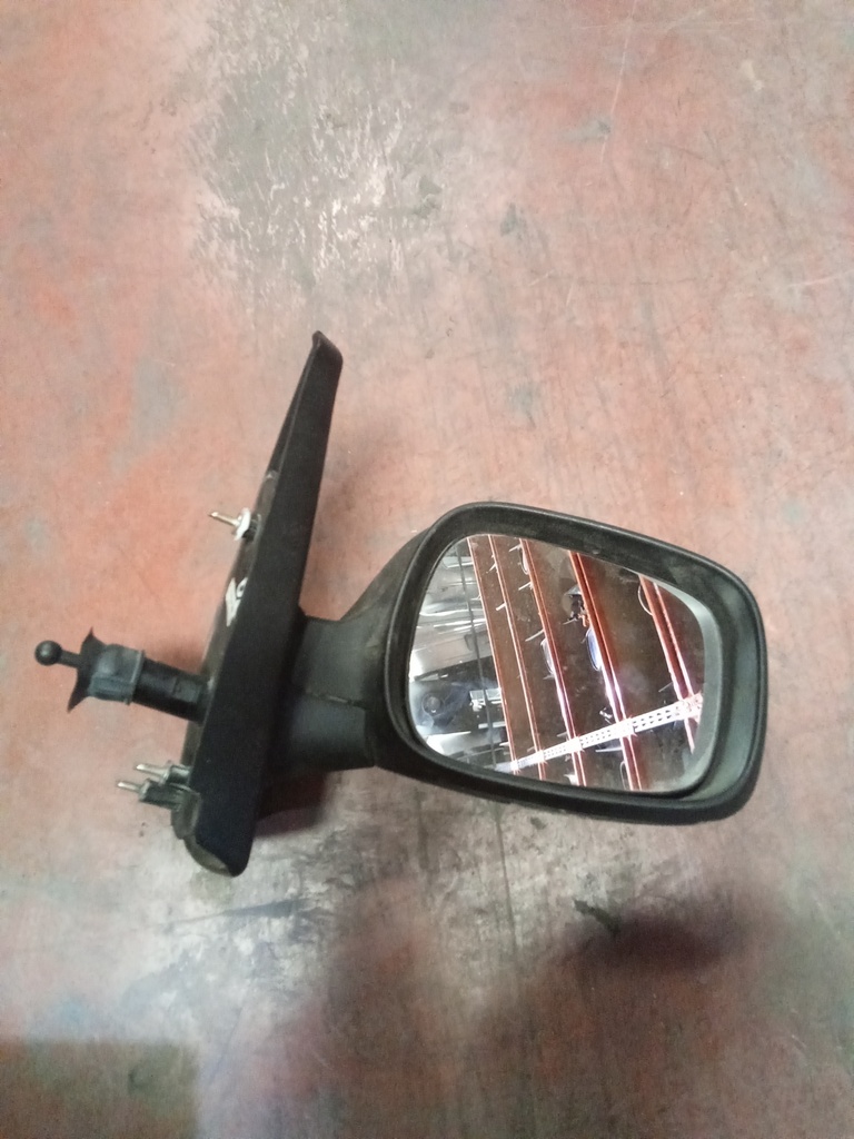 Retrovisor derecho manual renault kangoo '02