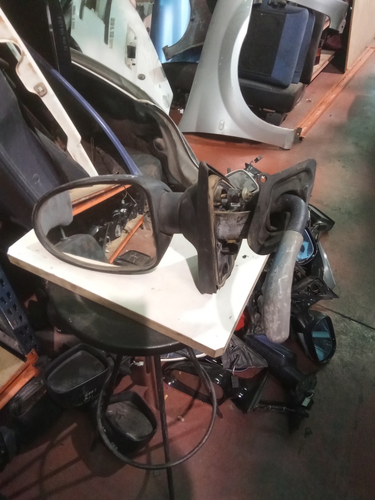 Retrovisor izquierdo manual renault twingo '93