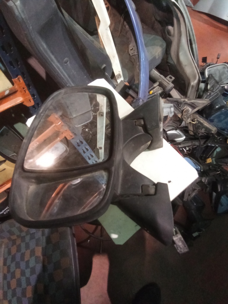 Retrovisor izquierdo renault trafic '05