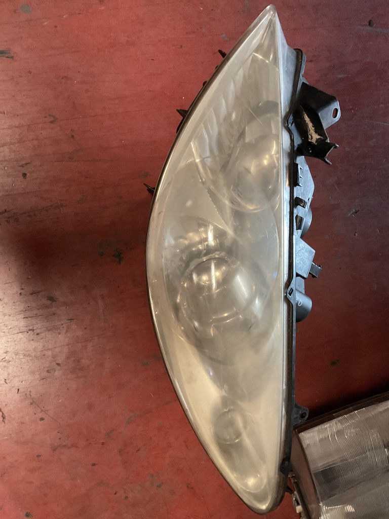 Faro izquierdo peugeot 307 2005