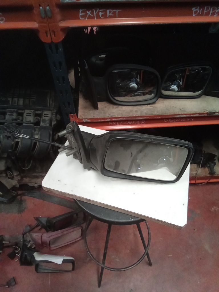 Retrovisor derecho manual volkswagen golf iii '91