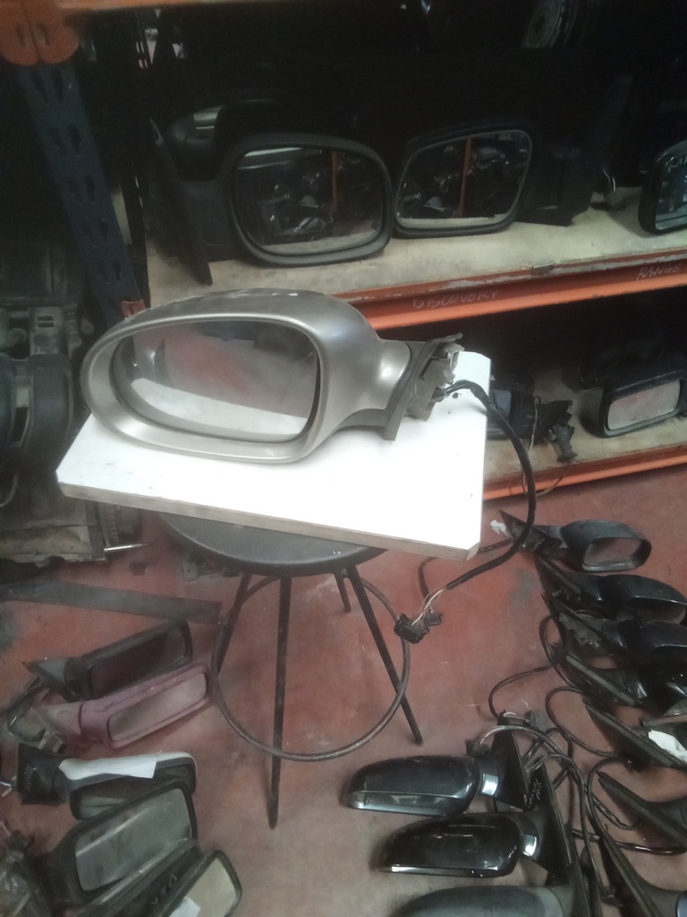 Retrovisor izquierdo volkswagen passat '05