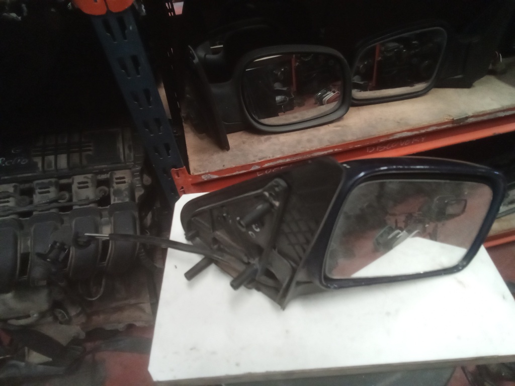 Retrovisor derecho manual volkswagen polo '96