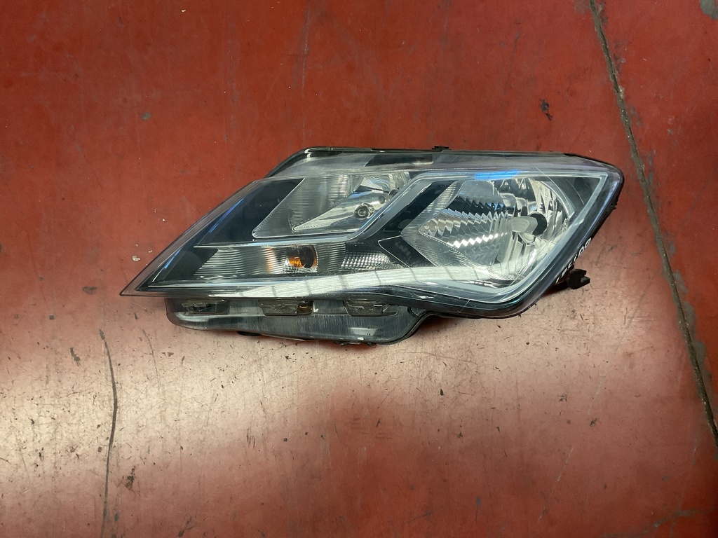 Faro izquierdo Seat Toledo 2014