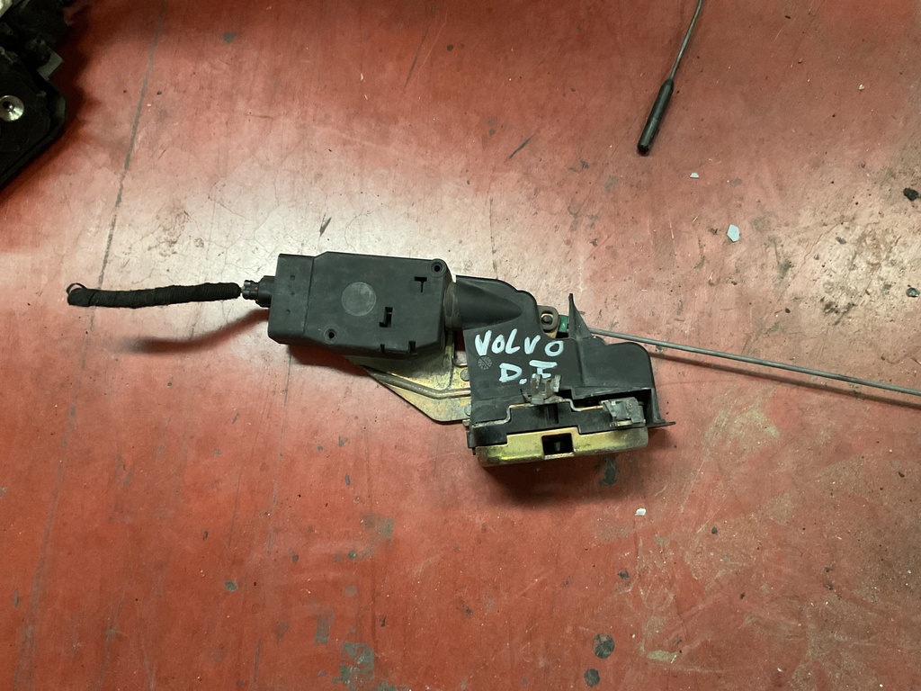Cerradura delantera izquierda volvo V40 ‘95