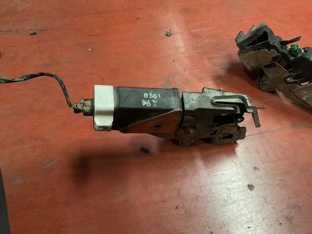 Cerradura trasera derecha volvo V40