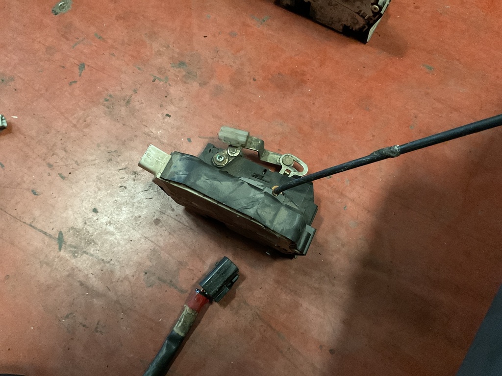 Cerradura trasera derecha rover 75 ‘00