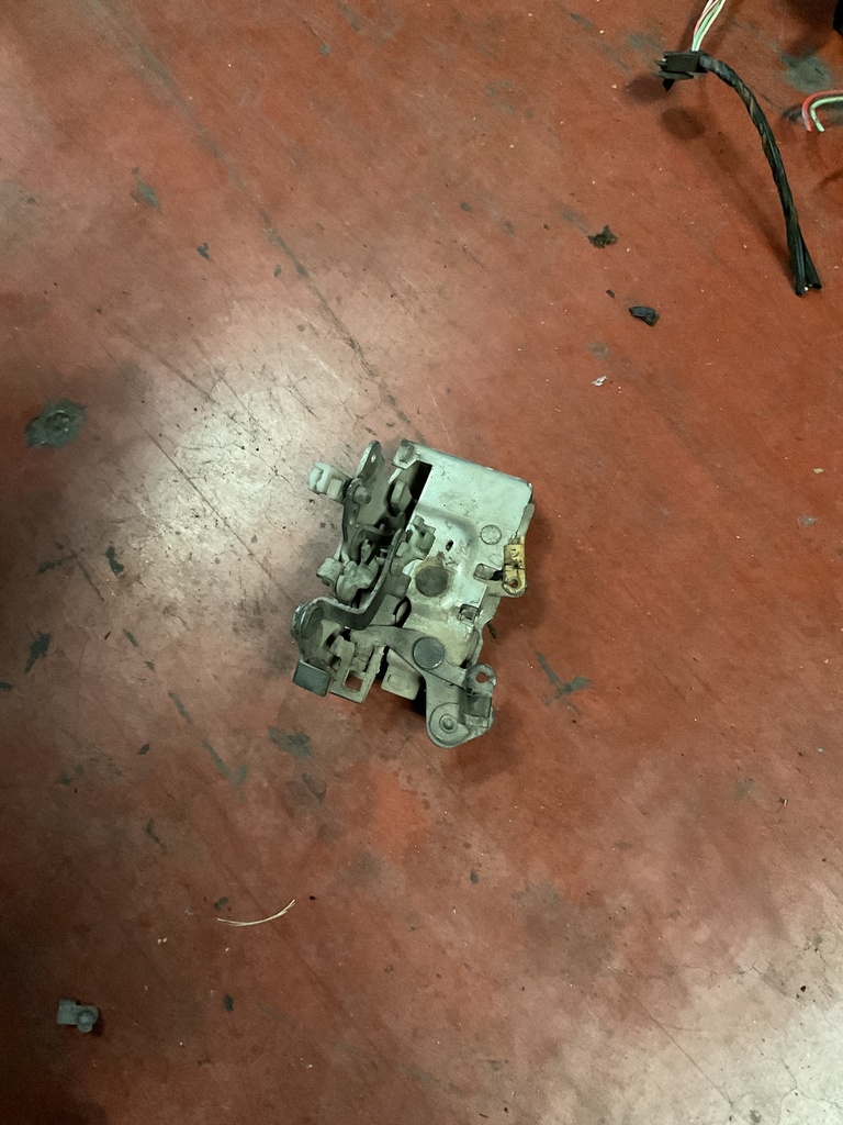 Cerradura delantera izquierda jeep cherokee ‘97