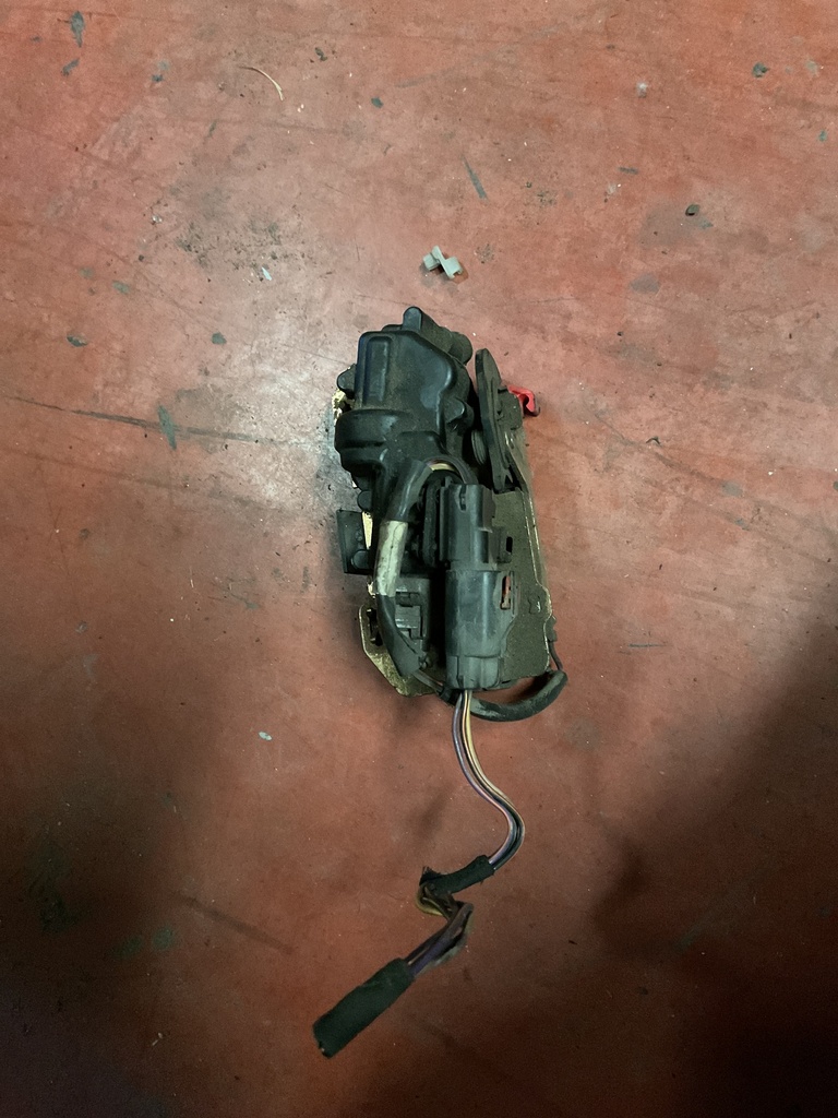 Cerradura maletero chrysler voyager ‘04