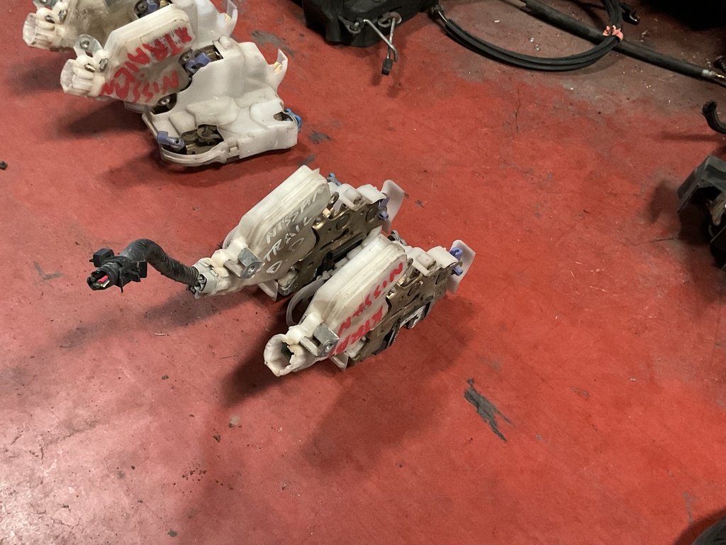 Cerradura delantera derecha nissan x-trail ‘03