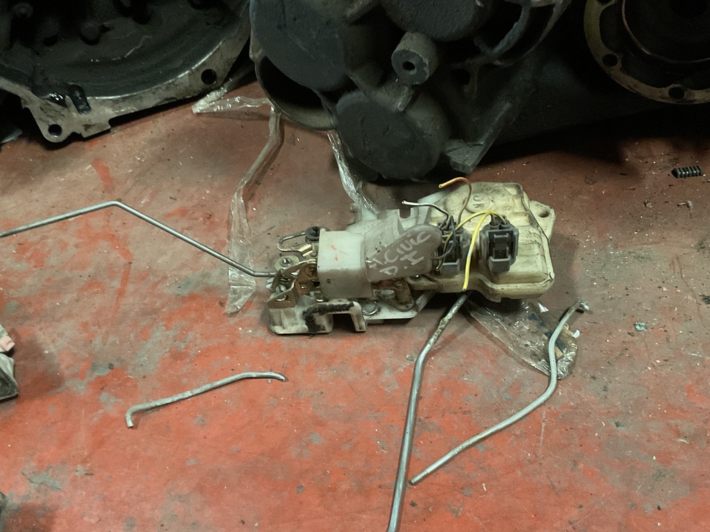 Cerrdura delantera izquierda honda civic ‘04