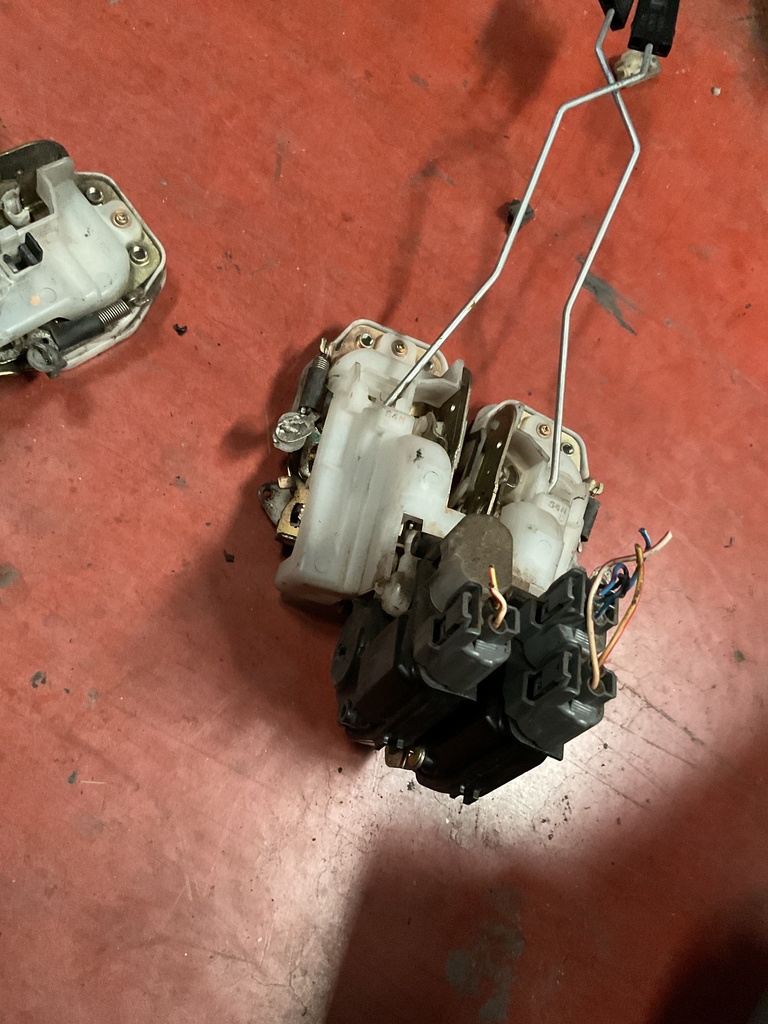 Cerradura delantera derecha honda hrv ‘01