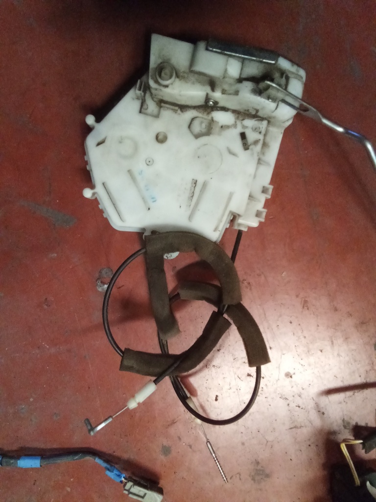 Cerradura delantera izquierda honda fr-v '06