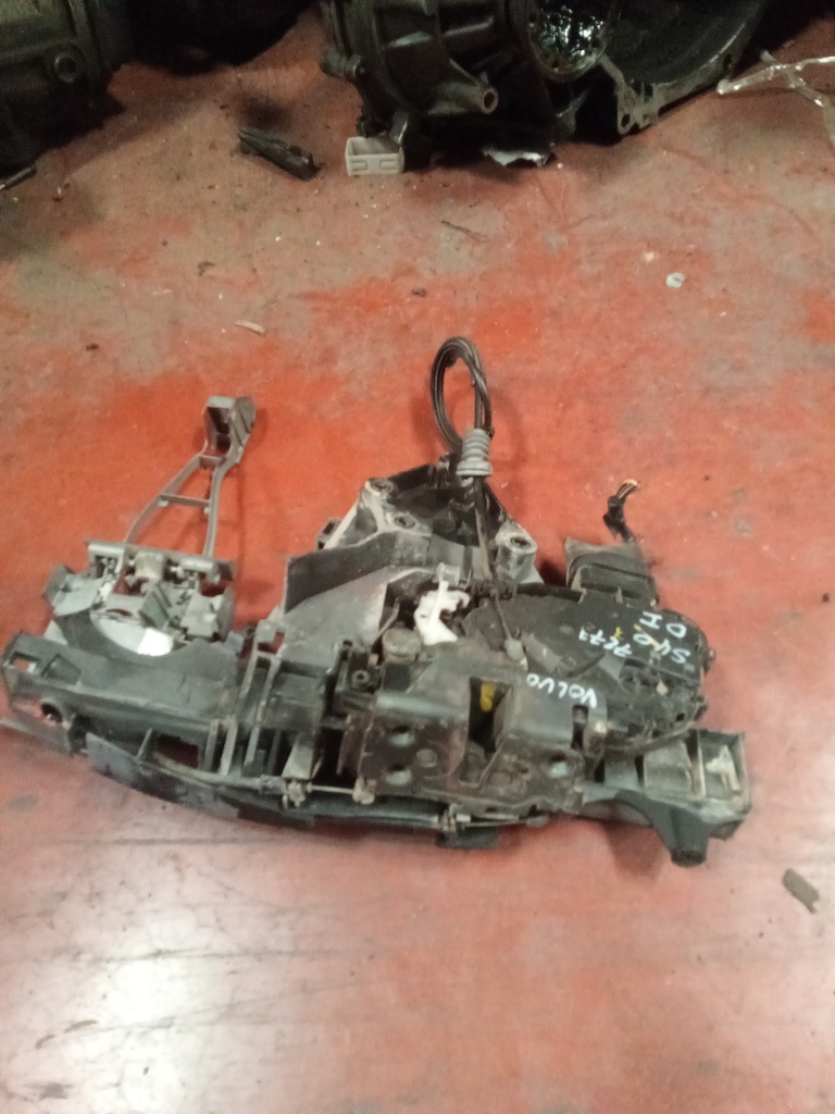 Cerradura delantera izquierda Volvo s40 '06