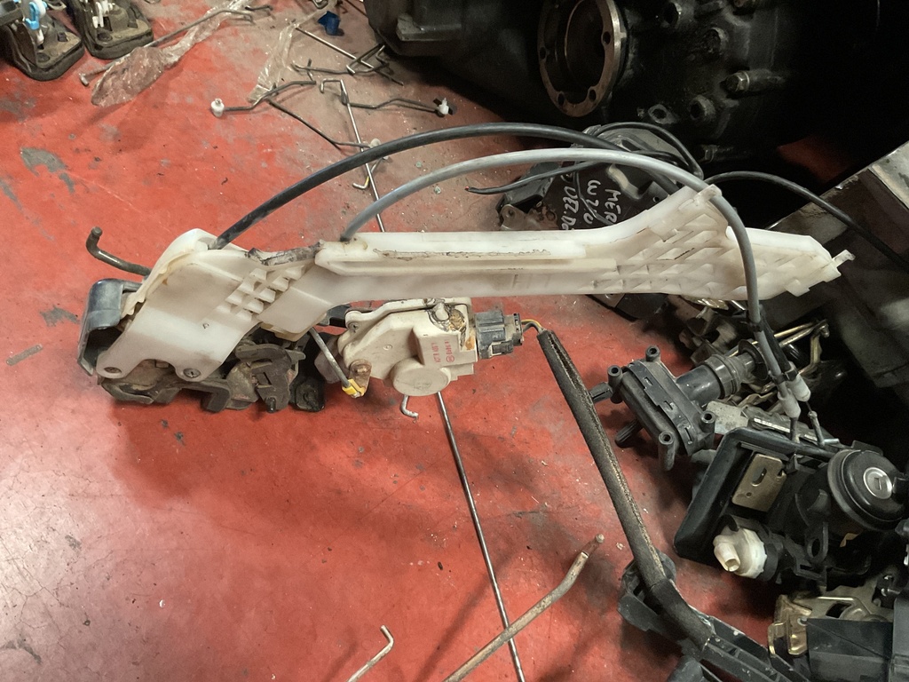 Cerradura trasera izquierda hyundai elantra ‘02