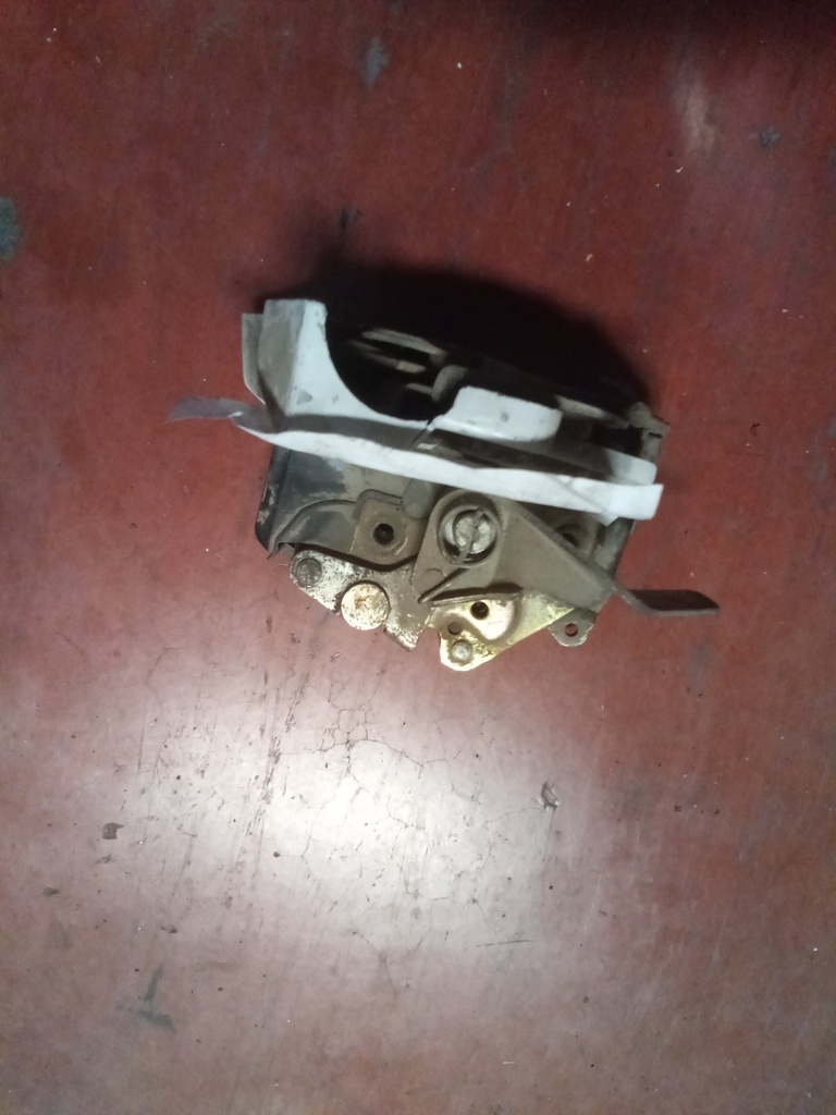 Cerradura trasera izquierda Mercedes clase e w124 '99