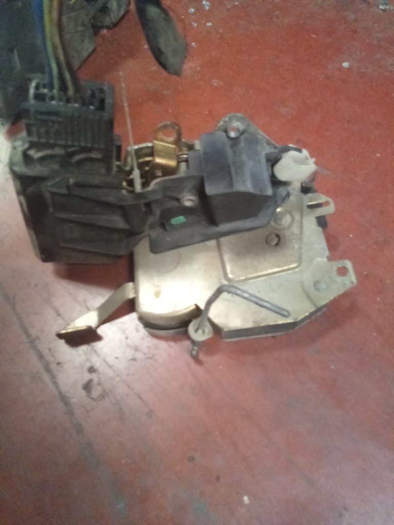 Cerradura delantera derecha BMW serie 5 E39 '91