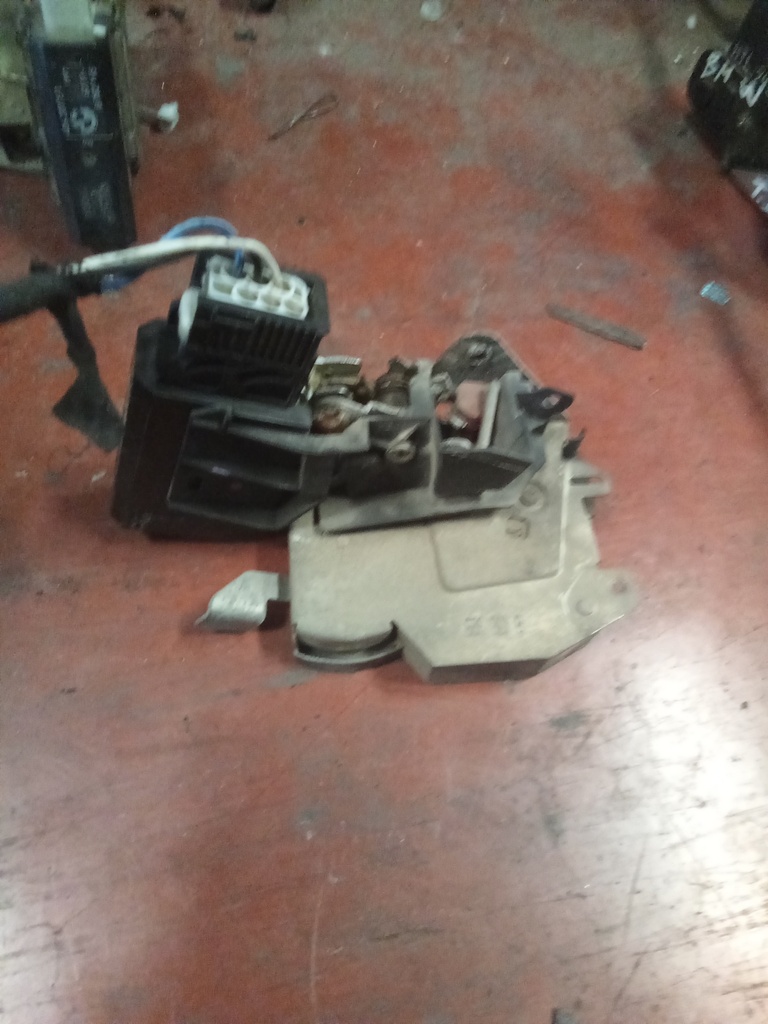 Cerradura trasera derecha BMW serie 5 E39 '91
