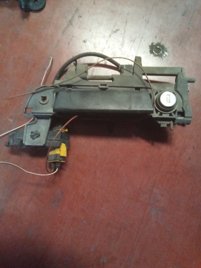 Cerradura maletero BMW serie 3 E36 '97