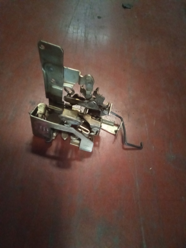 Cerradura puerta trasera derecha Renault Master '05