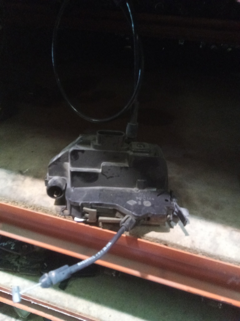 Cerradura delantera derecha Renault scenic II '04