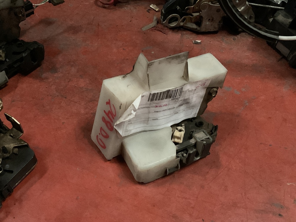 Cerradura delantera derecha renault megane I ‘98