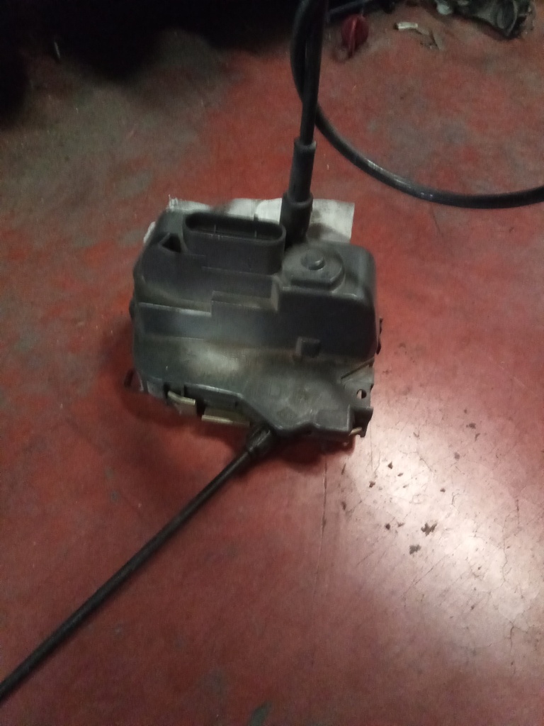 Cerradura trasera derecha Renault megane II '05