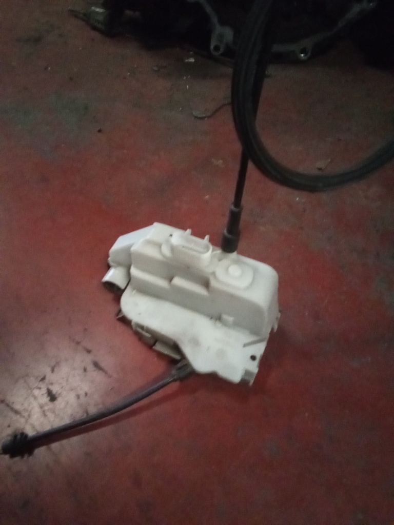 Cerradura delantera derecha Renault megane II '07