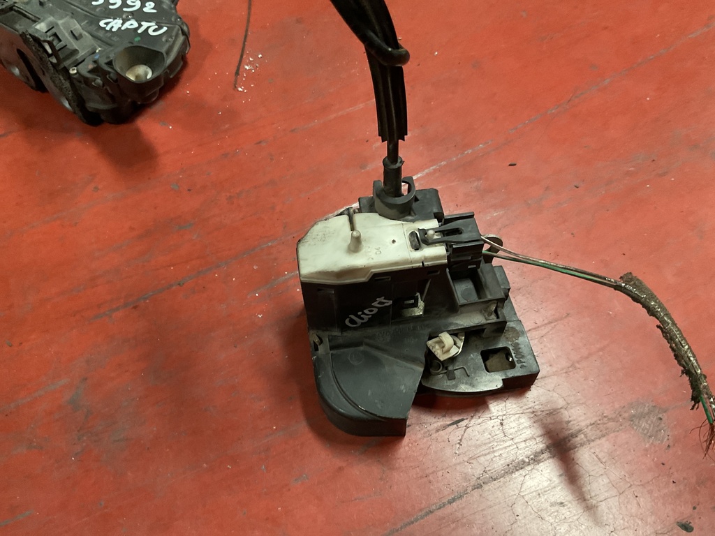 Cerradura trasera derecha renault clio II ‘04