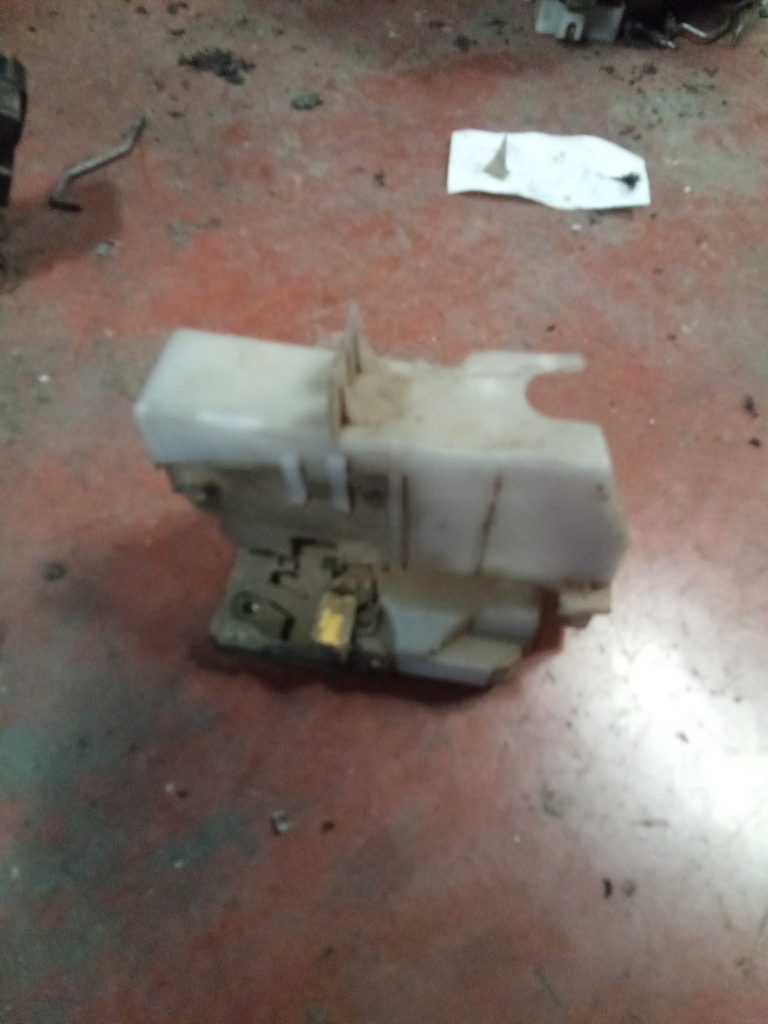 Cerradura trasera izquierda Renault Clio II '01