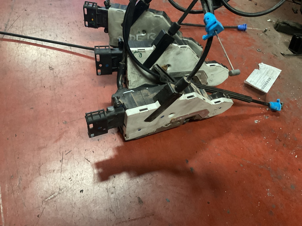 Cerradura delantera derecha citroen C4 gran picasso ‘06