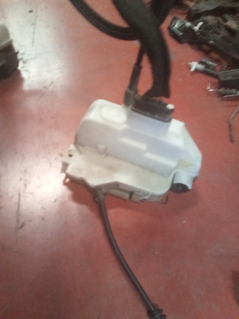 Cerradura delantera izquierda citroen c2 '03