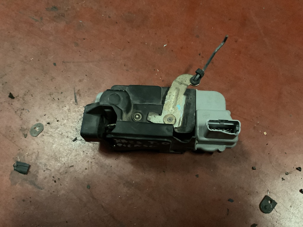 Cerradura trasera derecha citroen xsara picasso ‘02
