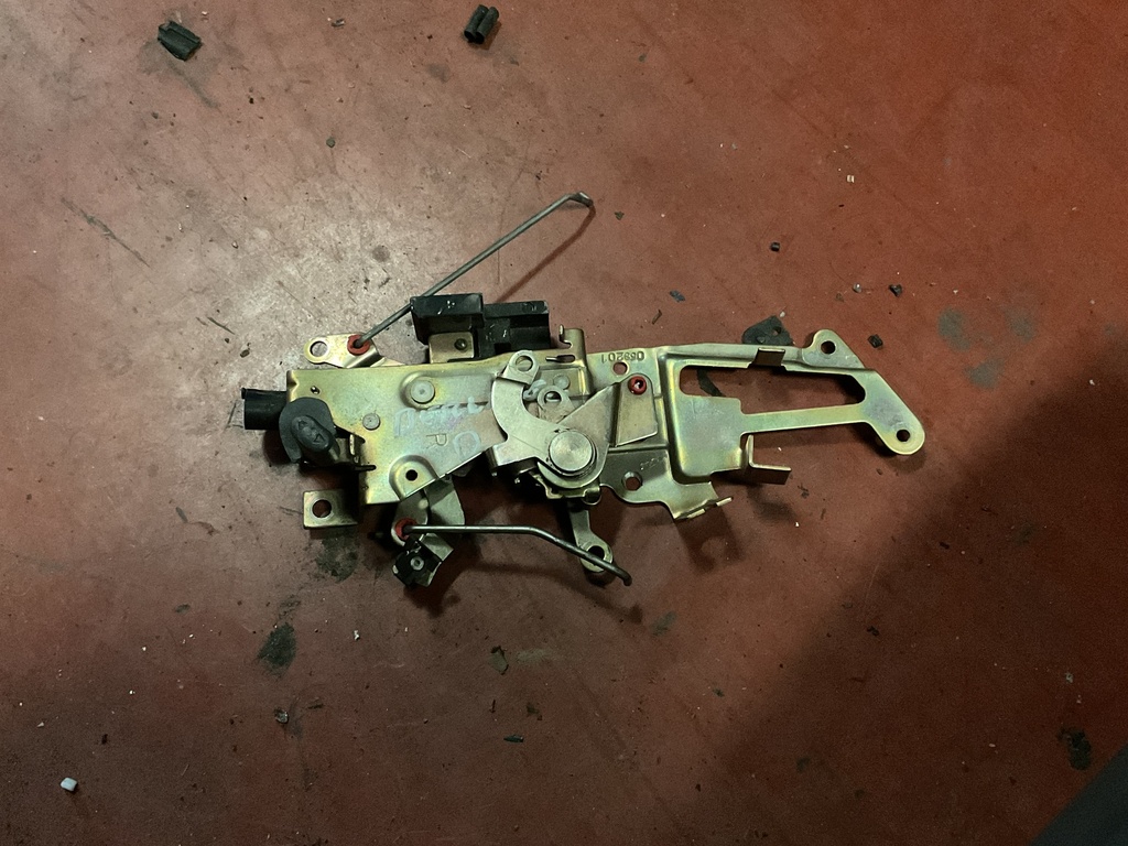 Cerradura puerta lateral derecha citroen berlingo ‘96