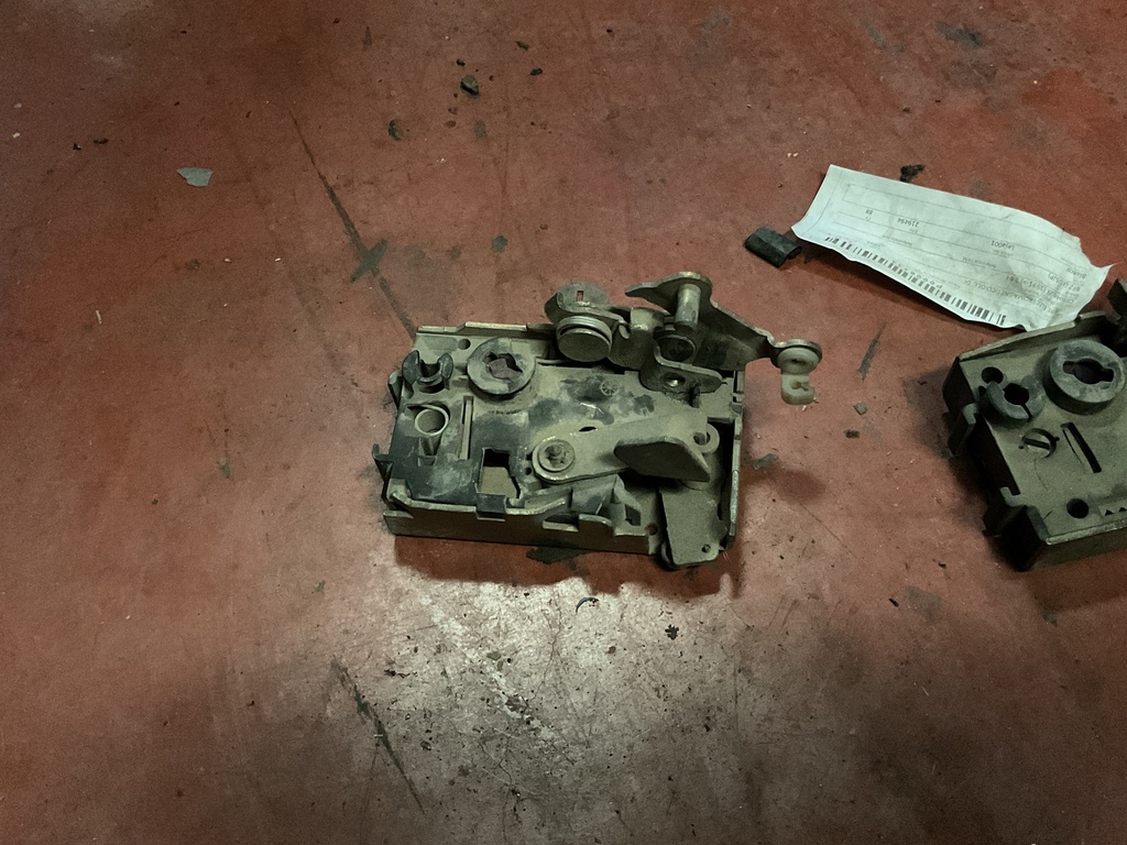 Cerradura trasera izquierda xitroen zx ‘93