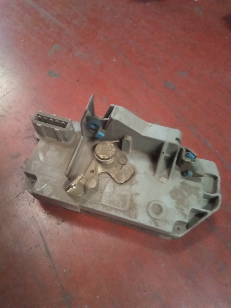 Cerradura trasera derecha citroen xantia '00