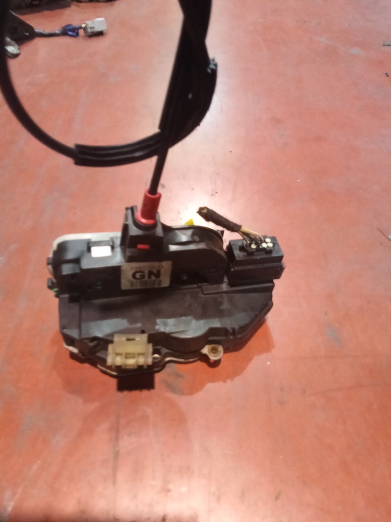 Cerradura delantera izquierda Chevrolet Orlando '11