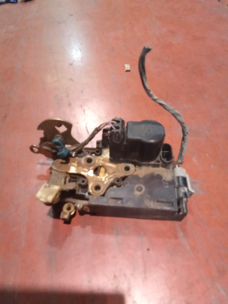 Cerradura delantera izquierda Chevrolet lacetti '05