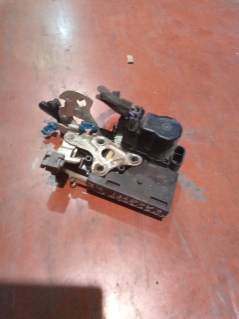 Cerradura trasera izquierda Chevrolet lacetti '05