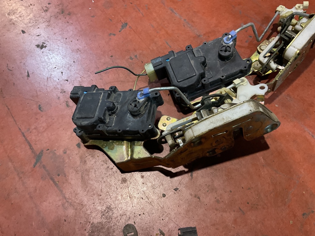 Cerradura trasera derecha chevrolet matiz ‘06