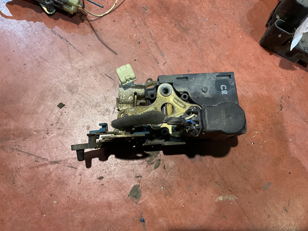 Cerradura trasera derecha daewoo kalos ‘04