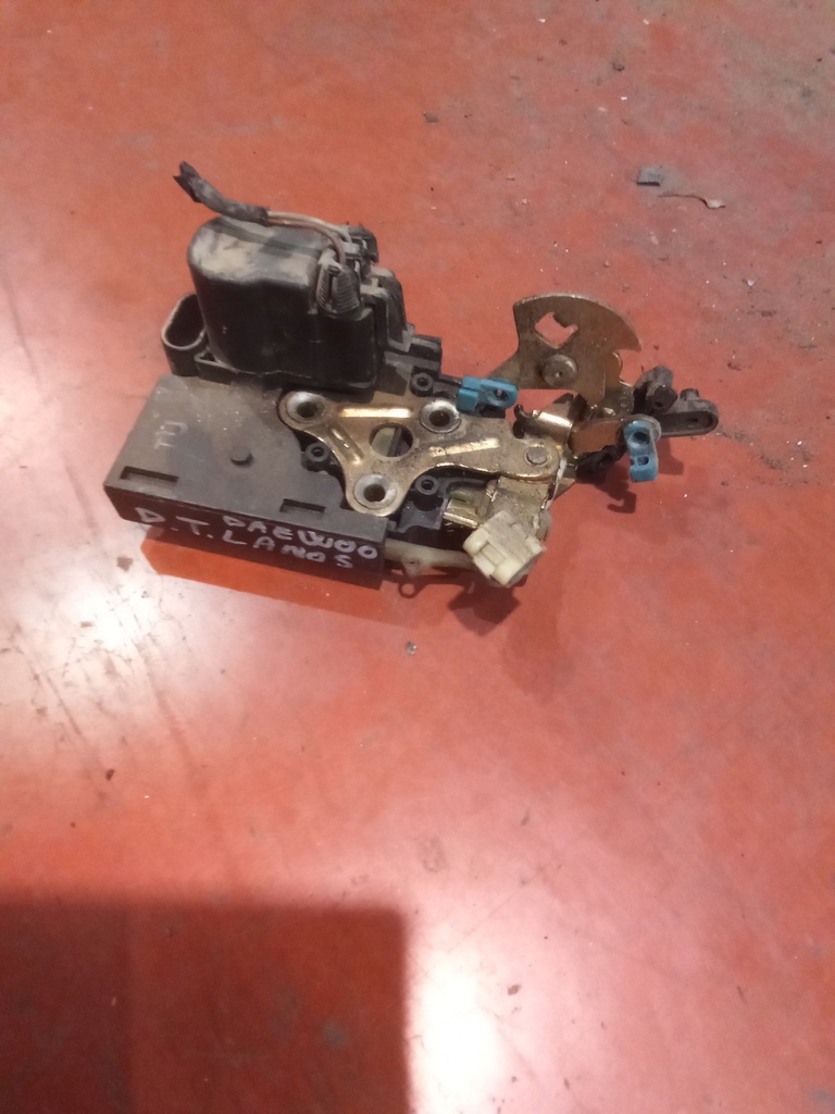 Cerradura trasera derecha Daewoo Lanos '04