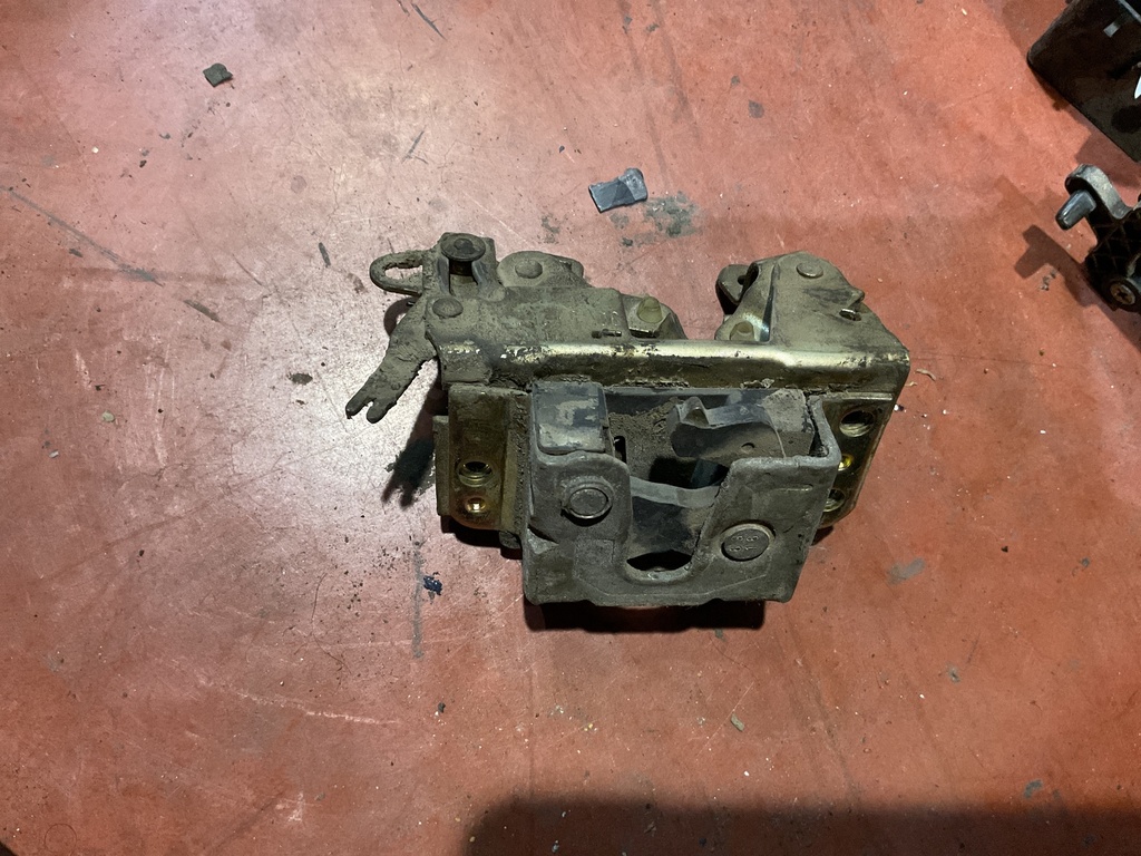 Cerradura trasera derecha daewoo nexia ‘96