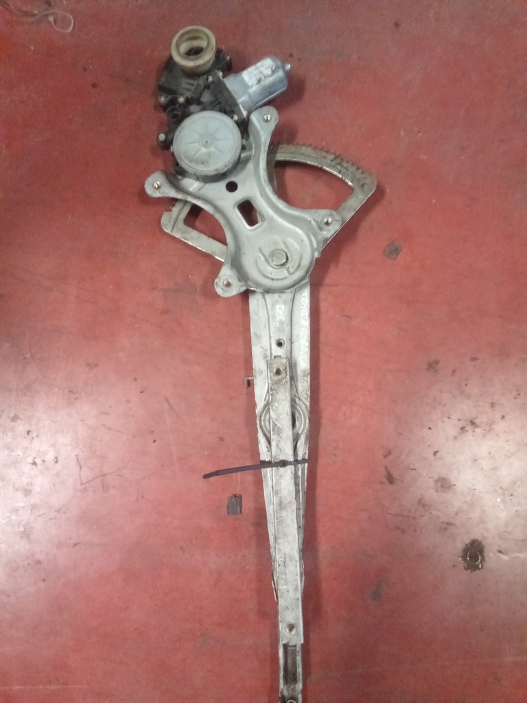 Elevalunas delantero derecho Toyota Corolla verso '05