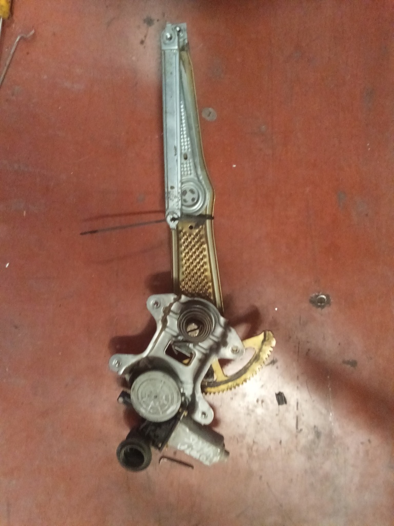 Elevalunas delantero izquierdo Toyota Yaris '05